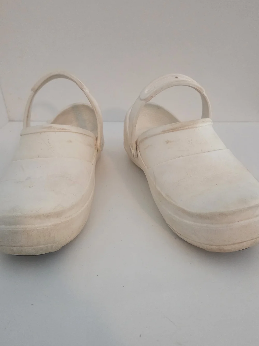 White/Cream Crocs Classic Clog Sandals Size 6